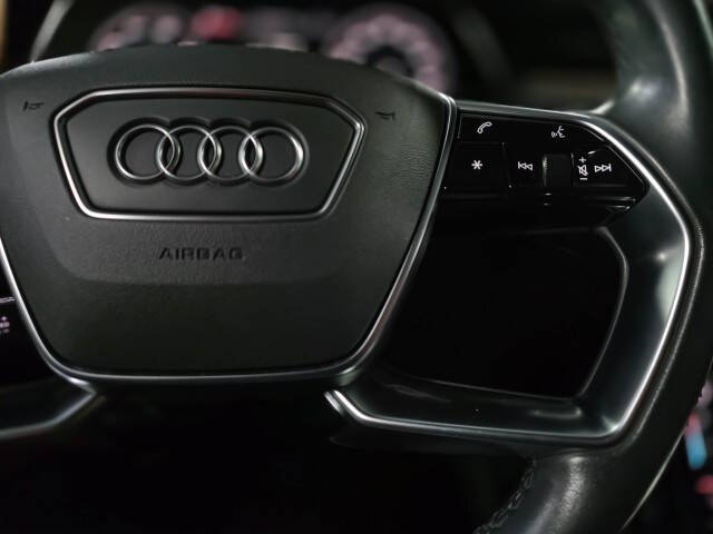 2022 Audi e-tron quattro Premium Plus