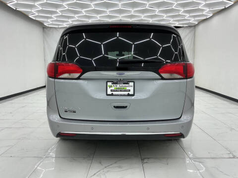 2020 Chrysler Pacifica Touring L