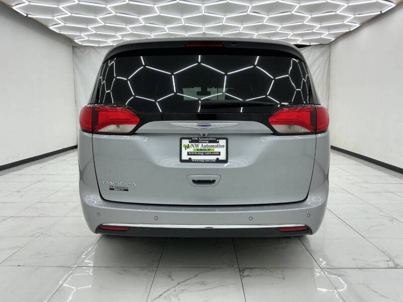 2020 Chrysler Pacifica Touring L