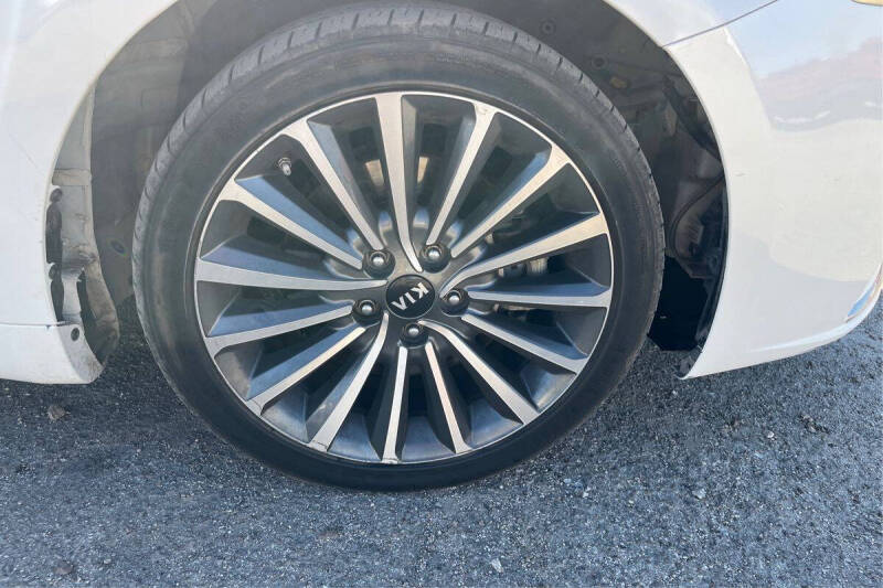 2018 Kia Cadenza Premium
