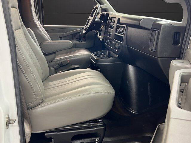 2022 GMC Savana 2500