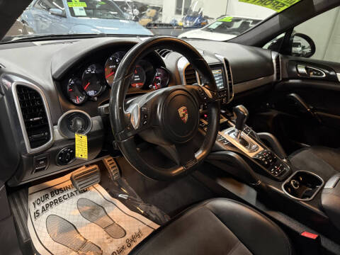 2013 Porsche Cayenne GTS