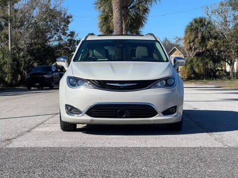 2017 Chrysler Pacifica Hybrid Platinum