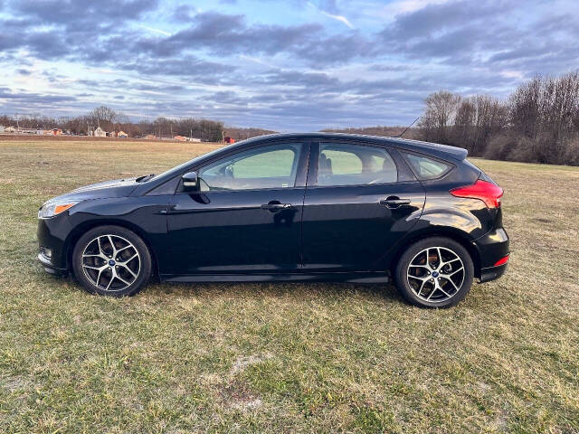 2016 Ford Focus SE's photo