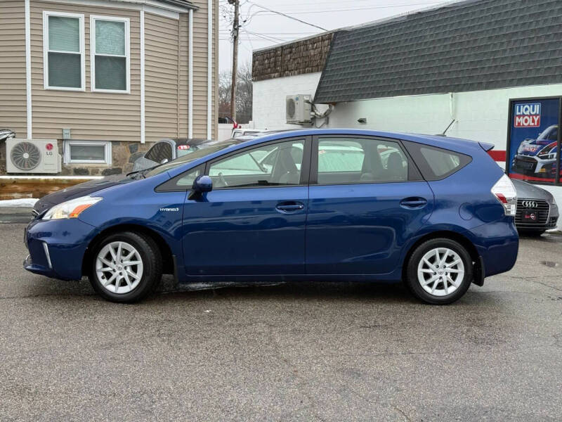 2013 Toyota Prius v Three