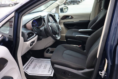 2020 Chrysler Voyager LX