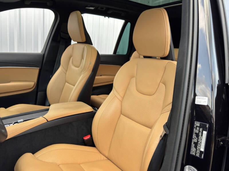 2024 Volvo XC90 Recharge T8 Ultimate Bright Theme 7P