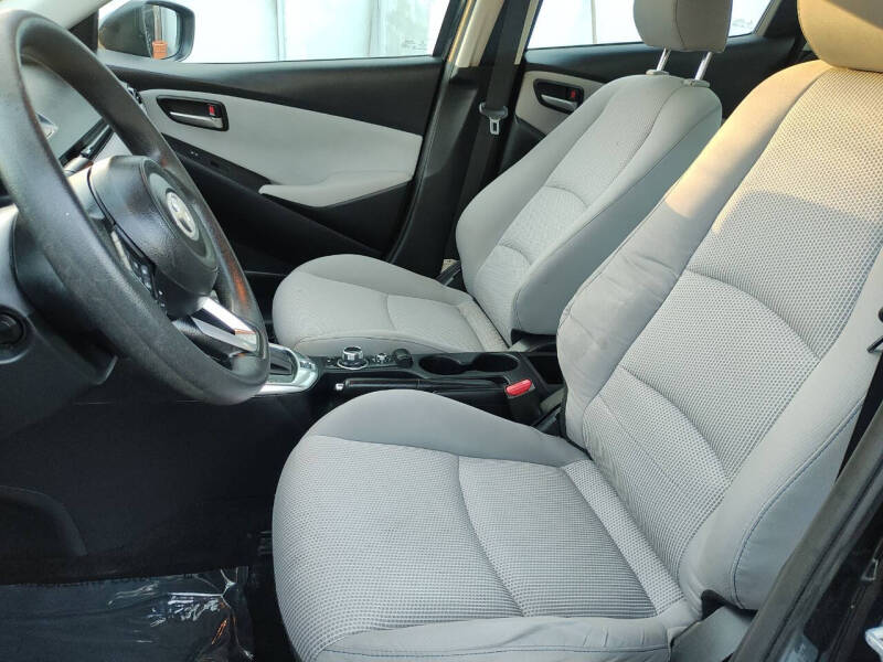 2019 Toyota Yaris LE