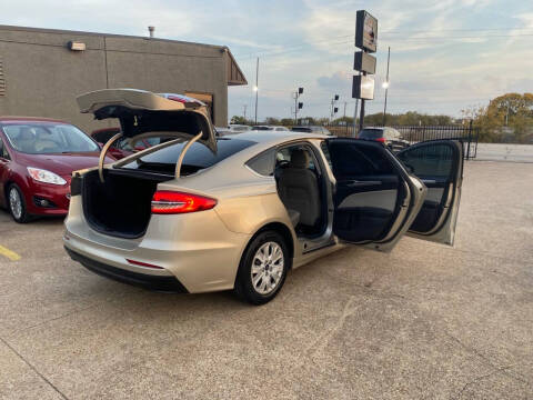 2019 Ford Fusion S