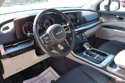 2024 Kia Carnival LX