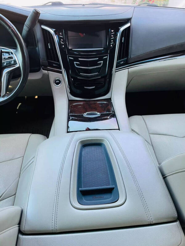 2015 Cadillac Escalade Luxury