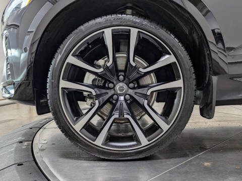 2024 Volvo XC60 B5 Ultimate Dark Theme