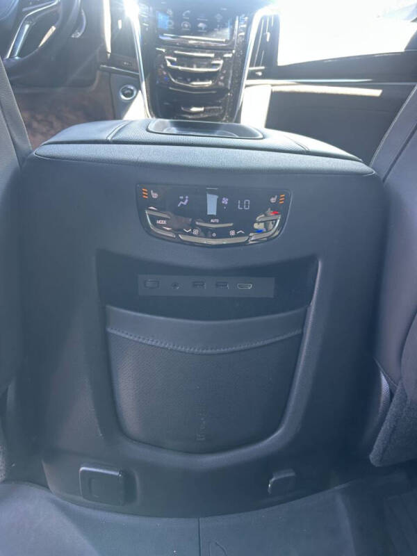 2019 Cadillac Escalade Platinum