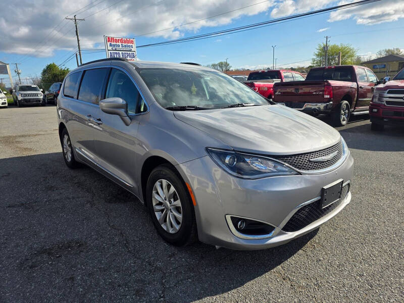 2017 Chrysler Pacifica Touring-L