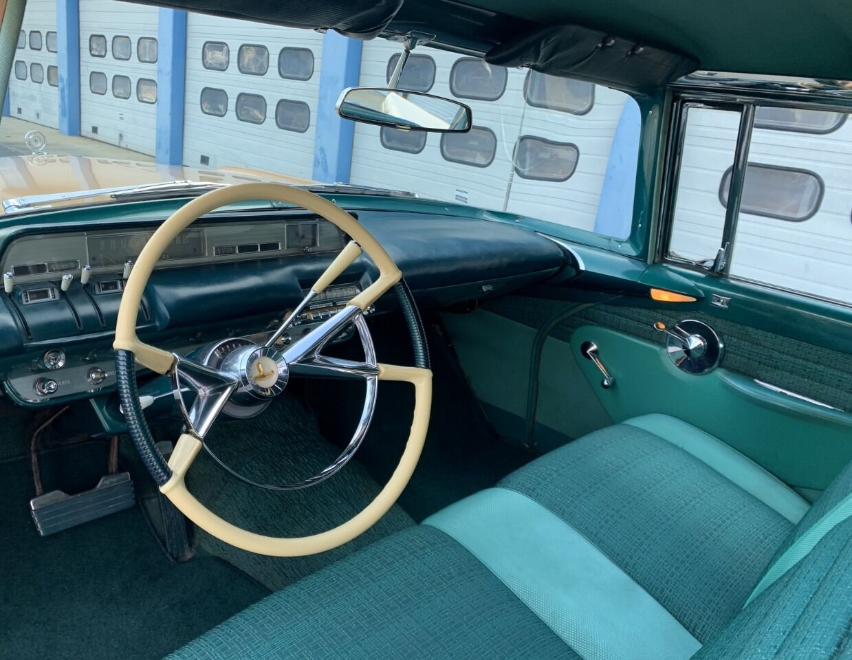 1957 Lincoln Capri 42
