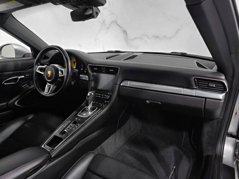 2019 Porsche 911 Carrera