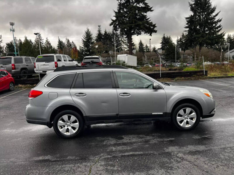 2010 Subaru Outback I Premium photo 8