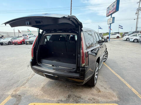 2017 Cadillac Escalade Luxury