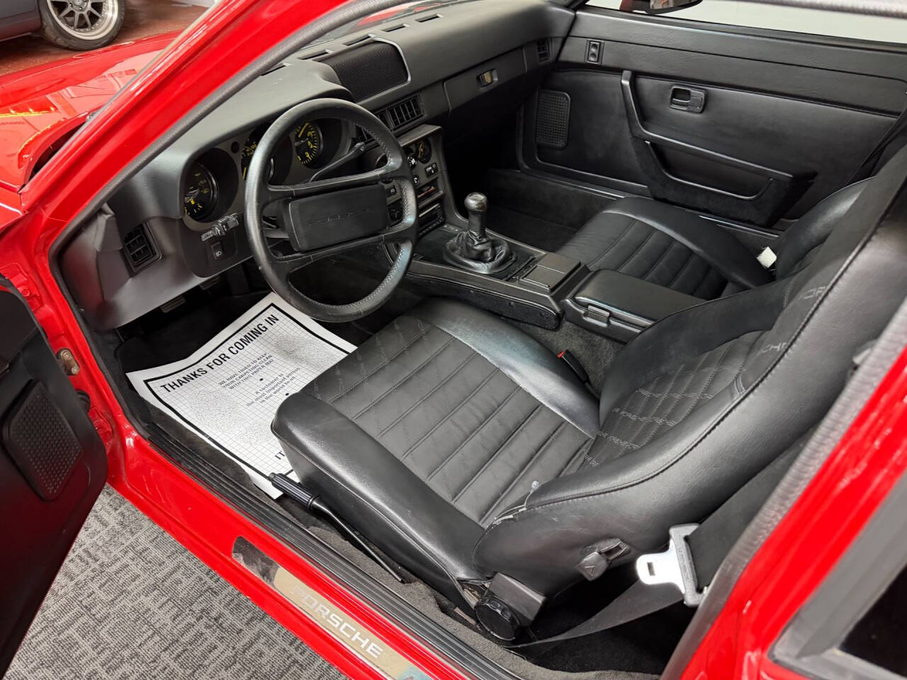 1984 Porsche 944 32