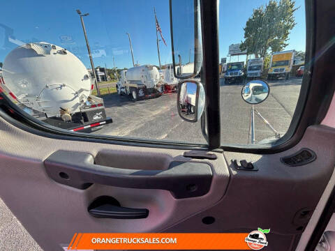 2021 Freightliner M2 106