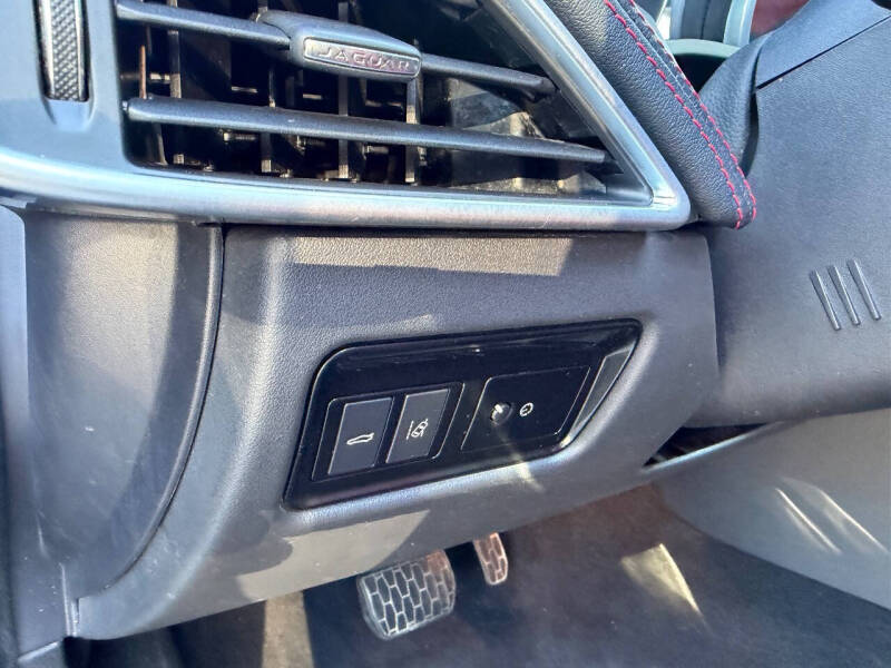 2017 Jaguar XE 35t R-Sport