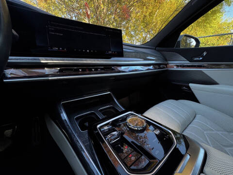 2023 BMW 7 Series 740i