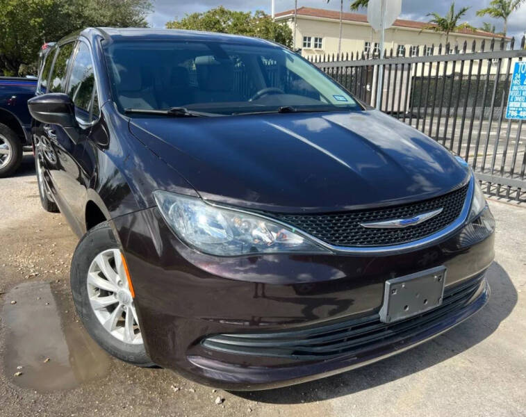 2019 Chrysler Pacifica for sale at Vice City Deals in Miami Beach FL