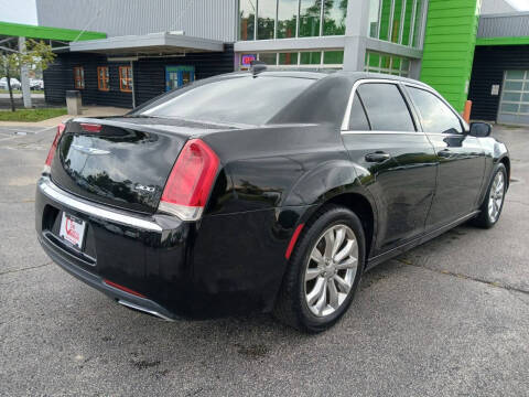 2017 Chrysler 300 Limited