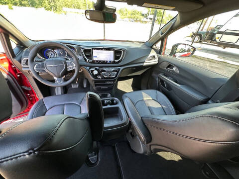 2025 Chrysler Pacifica Select