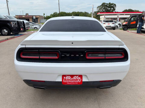 2017 Dodge Challenger SXT