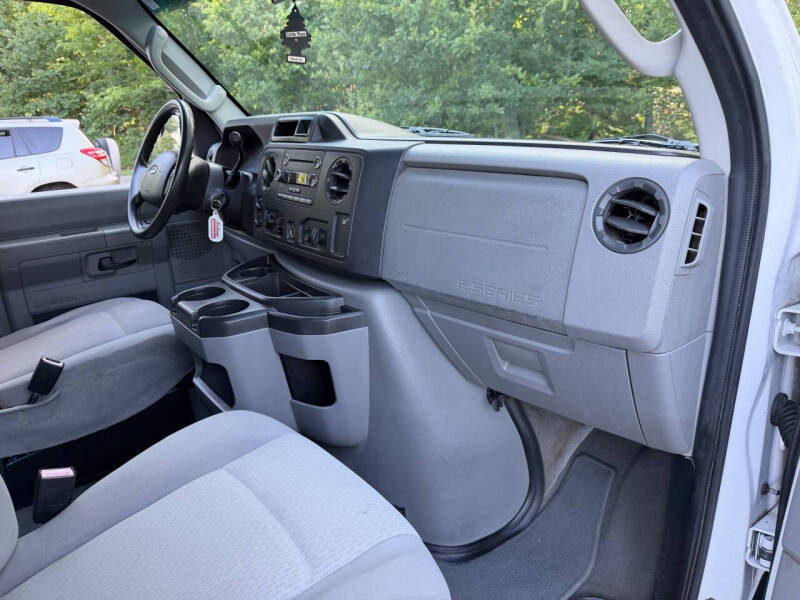 2012 Ford E-Series E-350 SD XLT