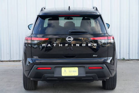 2022 Nissan Pathfinder SV