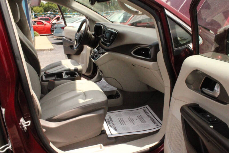 2017 Chrysler Pacifica Touring-L