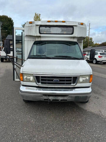 2005 Ford E-Series E-450 SD