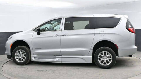 2024 Chrysler Voyager LX