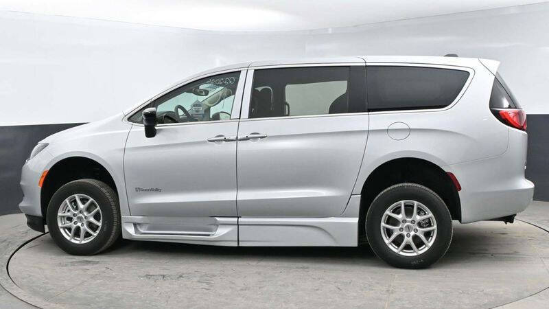 2024 Chrysler Voyager LX