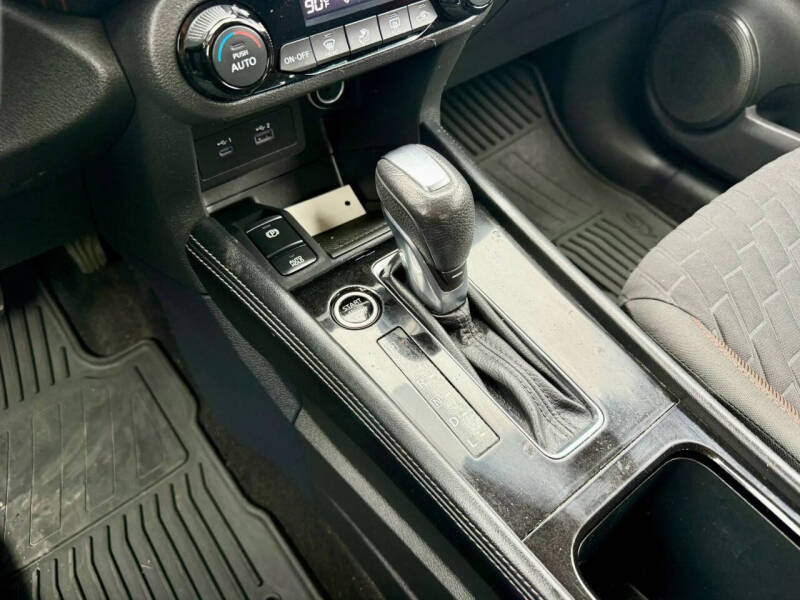 2021 Nissan Kicks SR