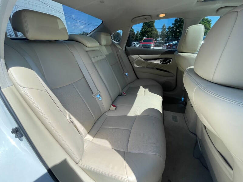 2012 INFINITI M 37 photo 13