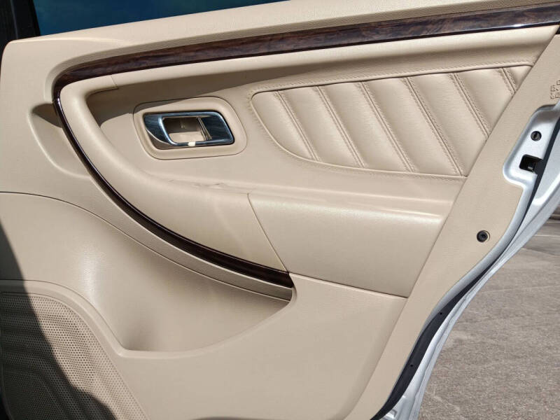 2015 Ford Taurus Limited