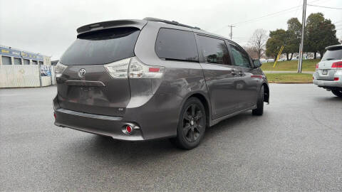2012 Toyota Sienna SE 8-Passenger