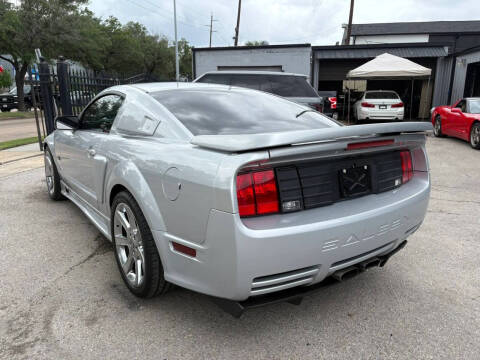 2005 Ford Mustang GT Deluxe