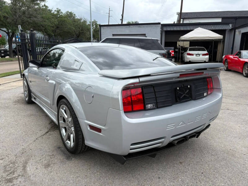 2005 Ford Mustang GT Deluxe