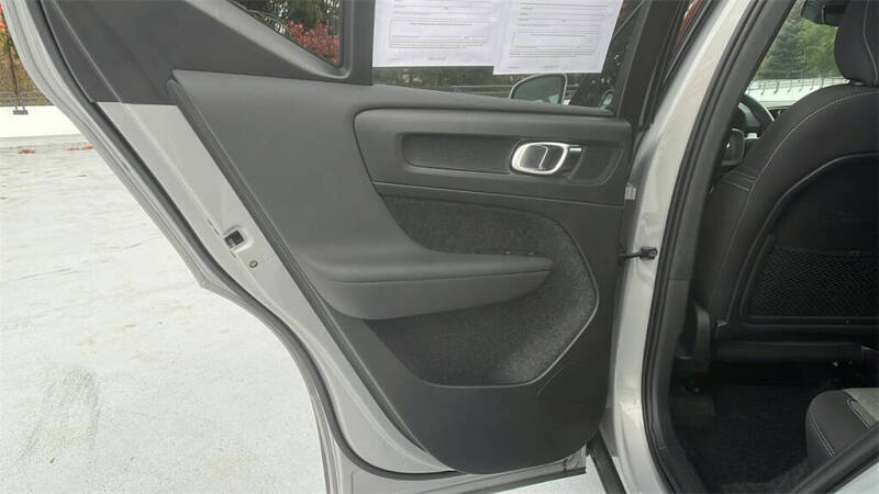 2025 Volvo XC40 B5 Core Bright Theme