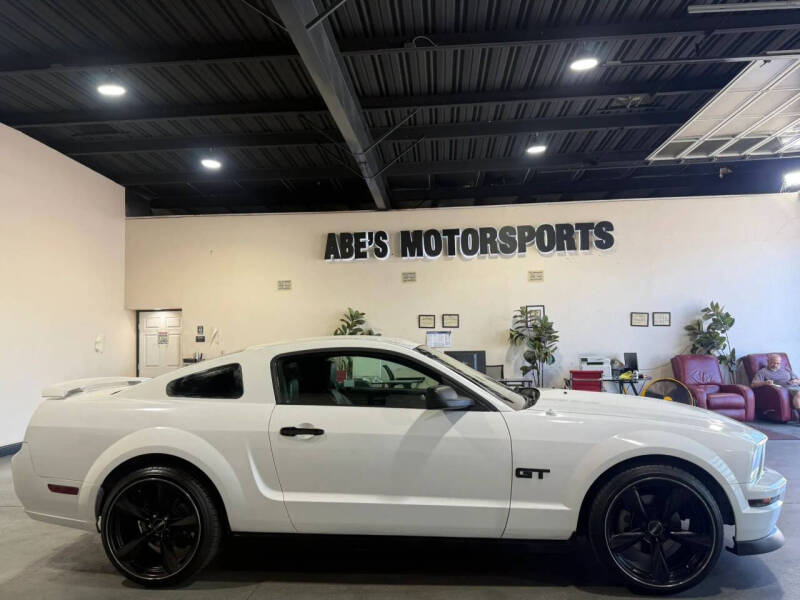 2005 Ford Mustang GT Deluxe