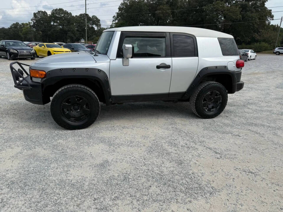 2007 Toyota FJ Cruiser Base's photo