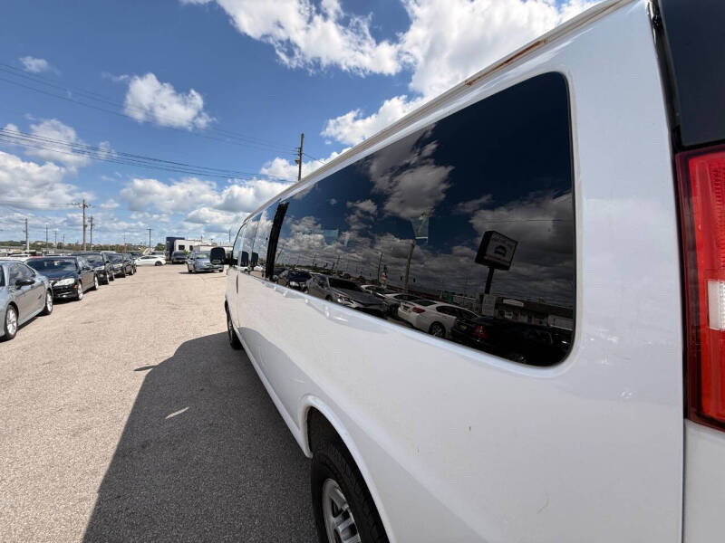 2017 GMC Savana LS 3500