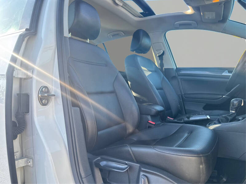 2018 Volkswagen Golf TSI SE