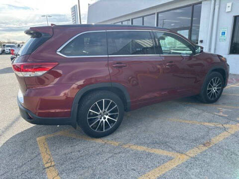 2017 Toyota Highlander SE