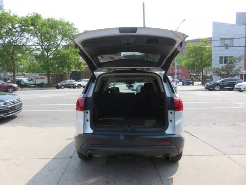 2017 GMC Acadia SLE-2