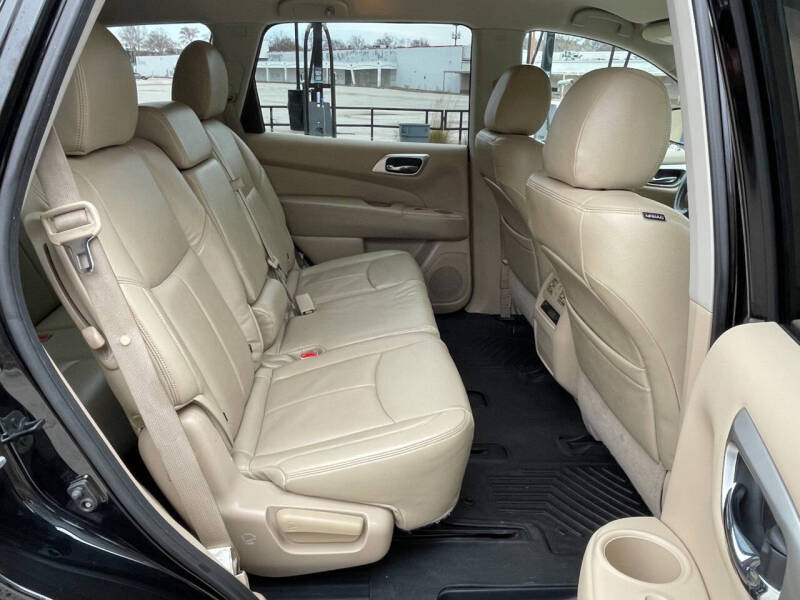 2017 Nissan Pathfinder SV